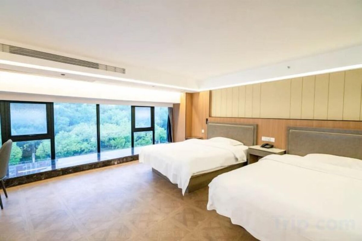Desk, bed sheets