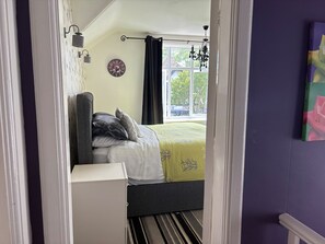 5 bedrooms, iron/ironing board, free WiFi, bed sheets