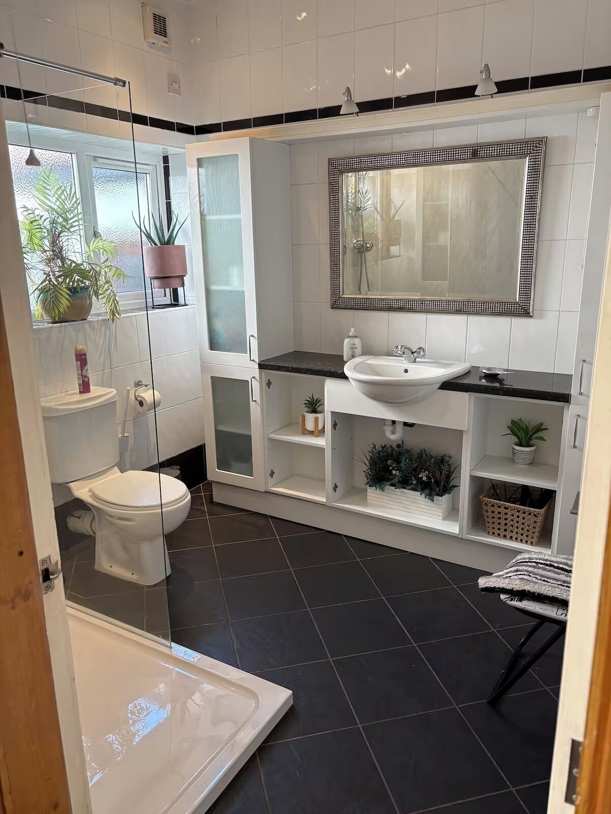 House | Bathroom | Separate bathtub and shower, deep-soaking bathtub, hair dryer
