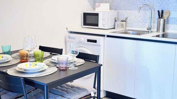 Micro-ondes, plaque de cuisson, lave-vaisselle