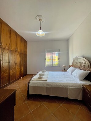 2 soverom, strykejern/-brett, wi-fi og sengetøy