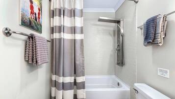 House, Multiple Beds, Hot Tub (One More Night) | Bathroom