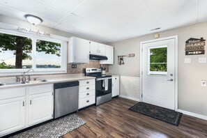 House, Multiple Beds, Hot Tub (One More Night) | Private kitchen | Fridge, microwave, oven, stovetop