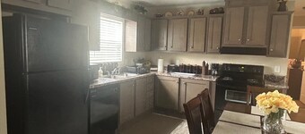 3-bedroom mobile home in peaceful Florence with AC, WiFi