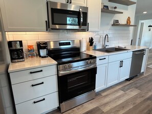 Mikrowelle, Ofen, Herdplatte, Geschirrspüler