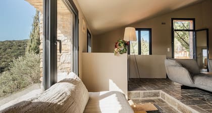 Cette bergerie incarne le rĂȘve dâun Ă©quilibre parfait entre nature et sĂ©rĂ©nitĂ©