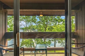 Condo, varias camas, patio (Ozark Escape) | Interior