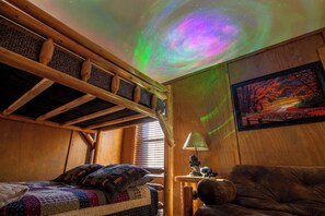 4 bedrooms, desk, iron/ironing board, free WiFi