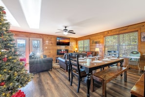 Dining - *Gorgeous 4BD w/ VIEWS! Near TOWN & Golf Course!* (Pigeon Forge)