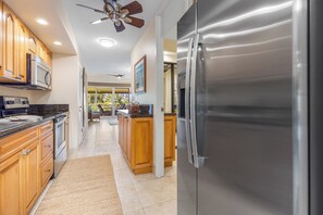 Refrigerador, microondas, cafetera/tetera, tostadora
