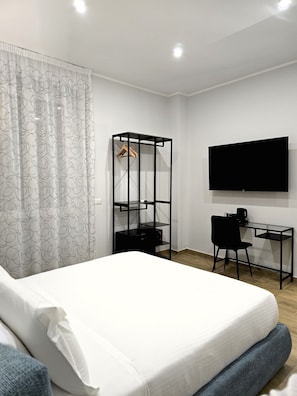 Superior Room, Non Smoking, Private Bathroom | 1 bedroom, in-room safe, desk, laptop workspace