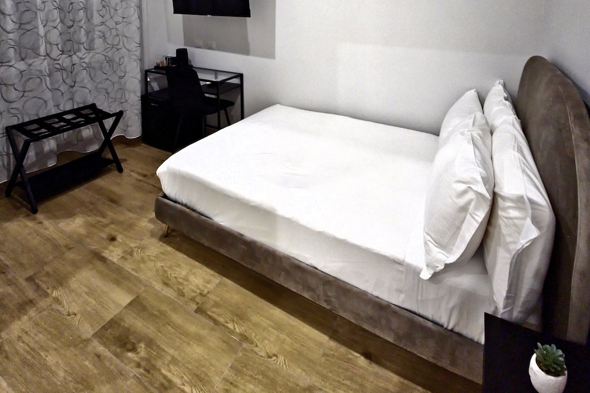 Basic Room, Non Smoking, Private Bathroom | 1 bedroom, in-room safe, desk, laptop workspace