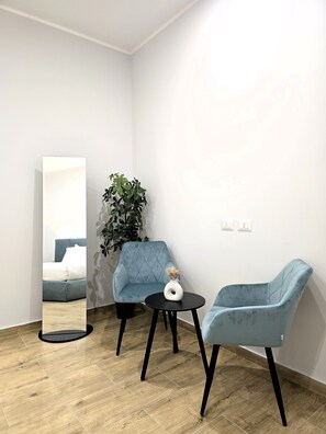 Superior Room, Non Smoking, Private Bathroom | 1 bedroom, in-room safe, desk, laptop workspace
