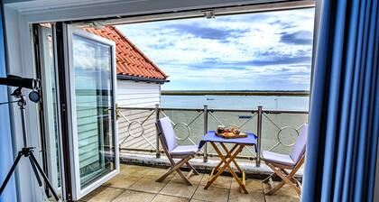 Apartment in Burnham With River Views