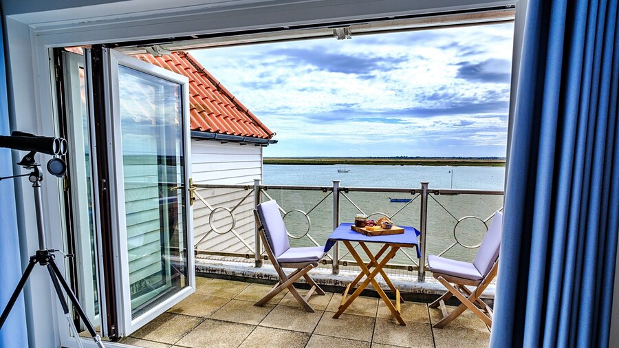 Apartment in Burnham With River Views