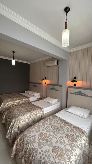 Standard Quadruple Room | Free WiFi - Blue Dolphin Otel (Atakum)