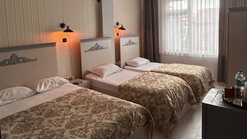 Chambre Quadruple Standard | Wi-Fi gratuit
