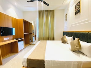 Superior Double Room, Balcony, City View - Hotel MJ MARRIOTS (Amritsar)