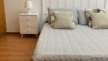 2 chambres, fer et planche à repasser, Wi-Fi, draps fournis