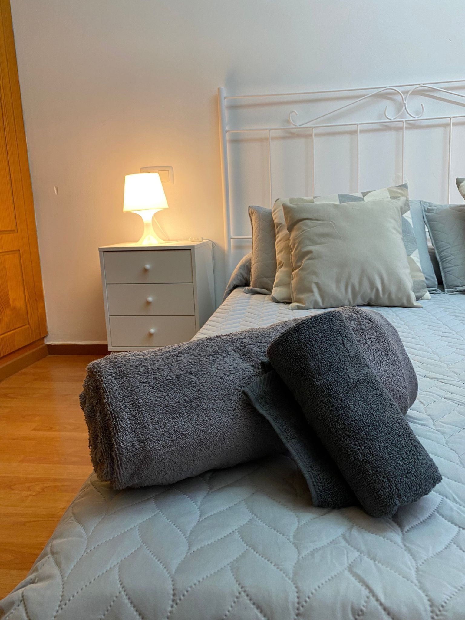 2 quartos, ferros/tábuas de passar roupa, Wi-Fi, roupa de cama