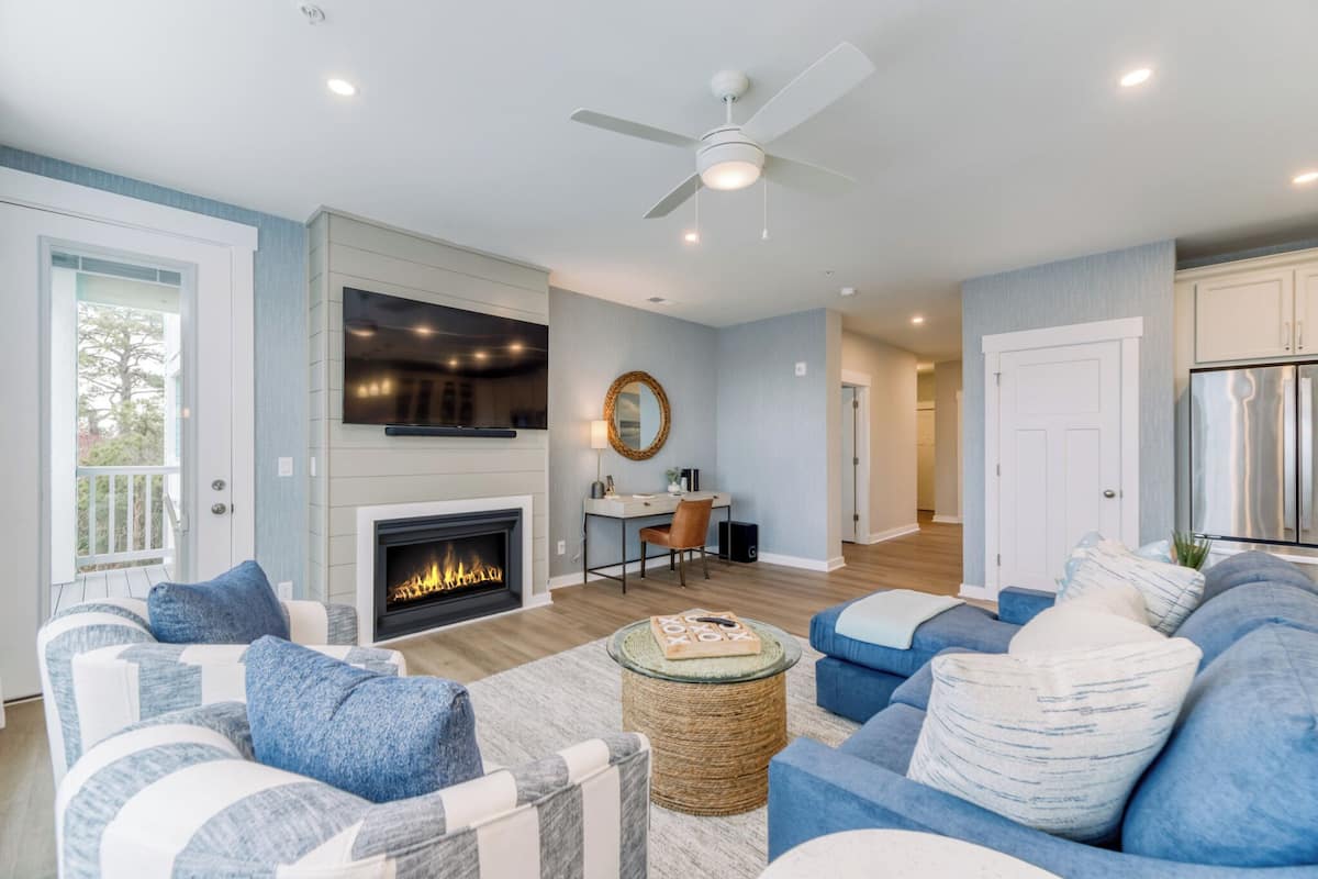 Basic Apartment, Balcony | Living area