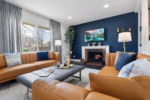 TV, fireplace, ping pong, books