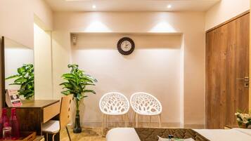 1 bedroom, desk, iron/ironing board, WiFi
