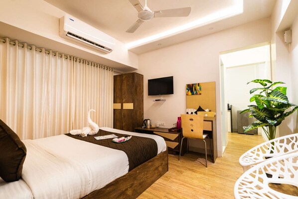 1 bedroom, desk, iron/ironing board, WiFi