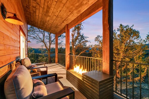 Cactus Canyon Retreat | Zion Base + Hot Tub + Views