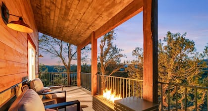 Cactus Canyon Retreat | Zion Base + Hot Tub + Views