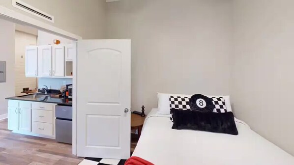 2 bedrooms, WiFi, bed sheets - ADA|2BR|Warehouse Suite|Exposed Brick|Modern Theme (Louiseville)