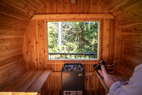Suite Ucluelet - Romantic Couples Getaway-Sauna!