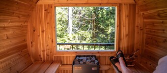 Suite Ucluelet - Romantic Couples Getaway-Sauna!