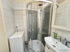 Shower, hair dryer, towels - Le Jaures - Centre ville, Metro 3 (Levallois-Perret)
