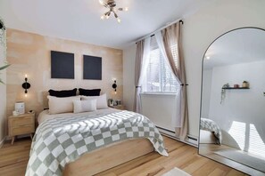 3 bedrooms, iron/ironing board, WiFi, bed sheets - Chic Pocono Escape | Hot Tub | Fire Pit | Pool (Tobyhanna)