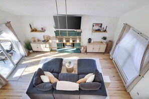 TV, fireplace, stereo, offices