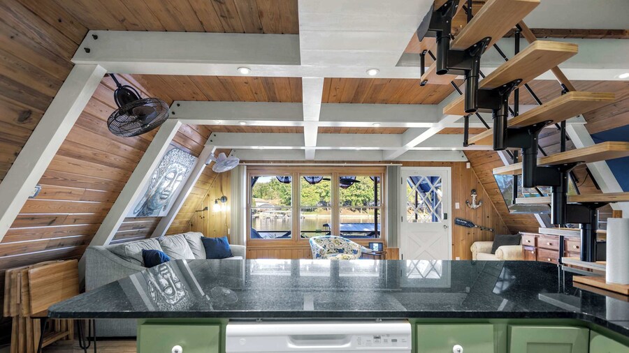 Sunrise Oasis - Enjoy Lakefront Living