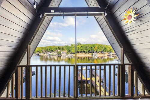 Sunrise Oasis - Enjoy Lakefront Living