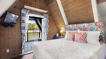 Nhà, nhiều giường, sân hiên (Sunrise Oasis) | 2 phòng ngủ, trang trí khác biệt