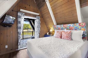 ハウス ベッド (複数台) パティオ (Sunrise Oasis) | 2 室のベッドルーム、客室ごとに異なる装飾、客室ごとに異なるインテリア、ベッドシーツ