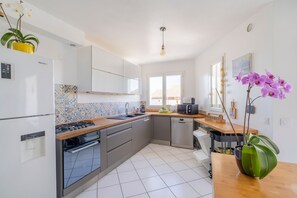 Fridge, microwave, oven, dishwasher