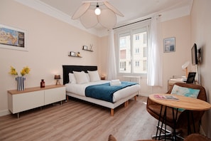 Free WiFi, bed sheets