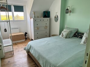 4 chambres, fer et planche à repasser, accès au Wi-Fi (inclus)