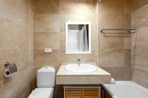 Shower, hair dryer, towels - DUQUESA SUITES 2424 AZURE SKYLINE (Manilva)