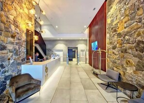 Studio, Multiple Bedrooms, City View | Lobby - Exclusive Apt With Balcony, Stunning Views & Pool (Cape Town)