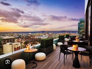 Lounge - Exclusive Apt With Balcony, Stunning Views & Pool (Cape Town)