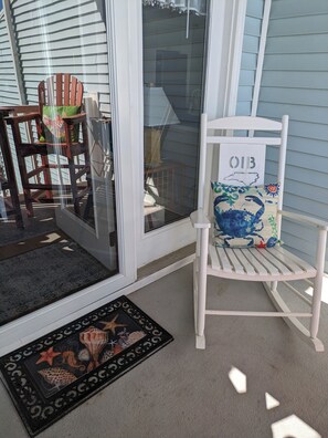 Exterior detail - Oceanfront Condo - Pool Access and Short Walk to Pier/Arcade/Putt Putt! (Ocean Isle Beach)