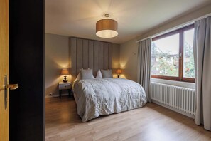3 slaapkamers, een bureau, wifi, beddengoed