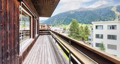Alpiner Luxus in Davos, Bergblick genießen
