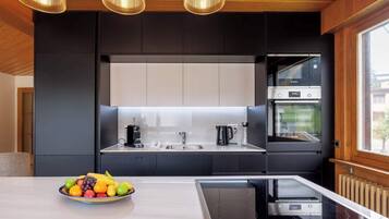 Réfrigérateur, four, plaque de cuisson, lave-vaisselle